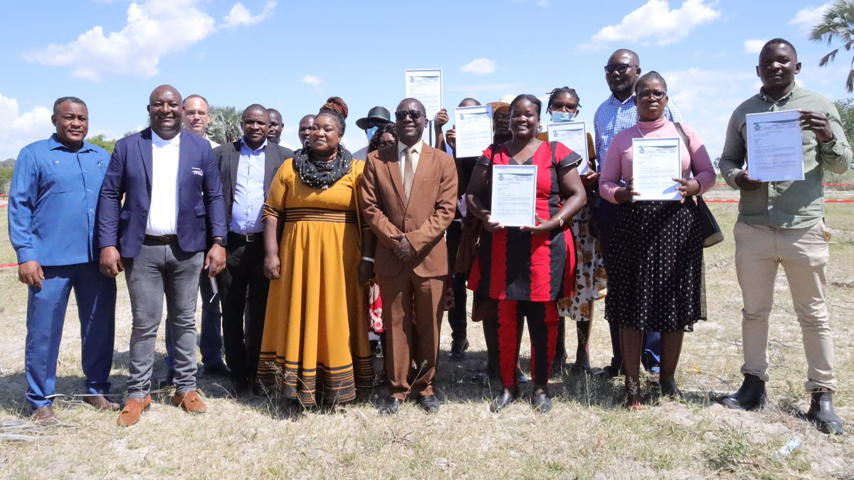 TheBriefLive's tweet photo. MTC has handed over 113 title deeds for residential plots in Oniipa to the first beneficiaries of the MTC Land Delivery Project and targets 3 more towns.
https://t.co/Bw2zHk9SJx #namibia #housing #investment https://t.co/rspyMQB5qx