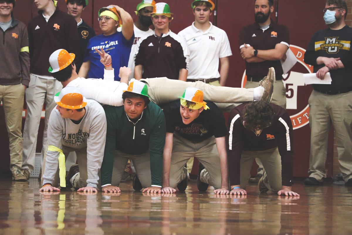 BrotherRice's tweet photo. Taking the phrase “carry the team on my back” literally 💪💪 #EddyGames https://t.co/EsSURDrUiC