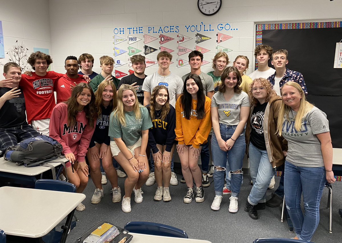 mrsvanv's tweet photo. Had fun celebrating College Decision Day 2022 with my GHS seniors! https://t.co/3LkEc7GPT7