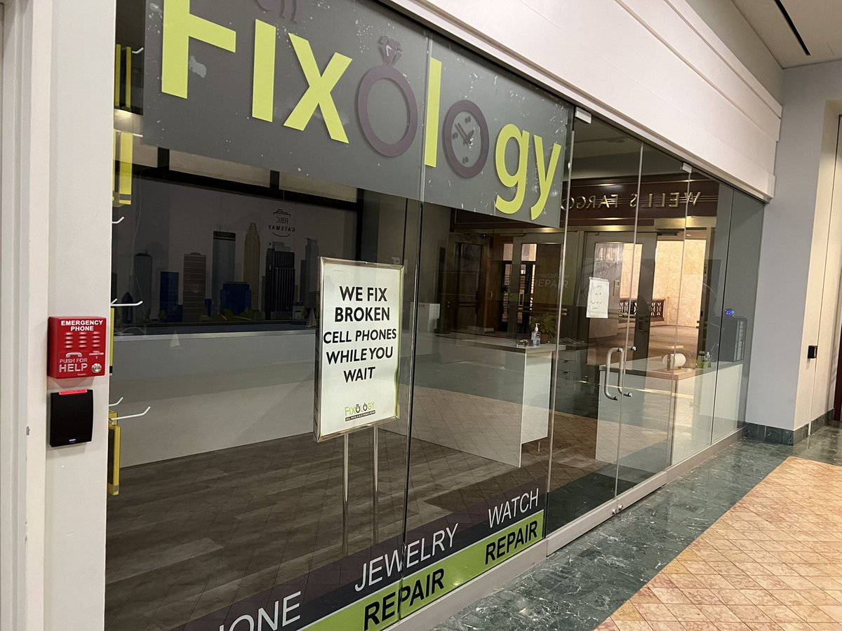 SkywayGal's tweet photo. Looking for @FixologyMN in the Six Quebec building? Just cross skyway into Gavidaae for their new snazzy location. @GittelsonJewel will move into the space from their tiny Northstar location! Great moves https://t.co/mPfevO4J4m