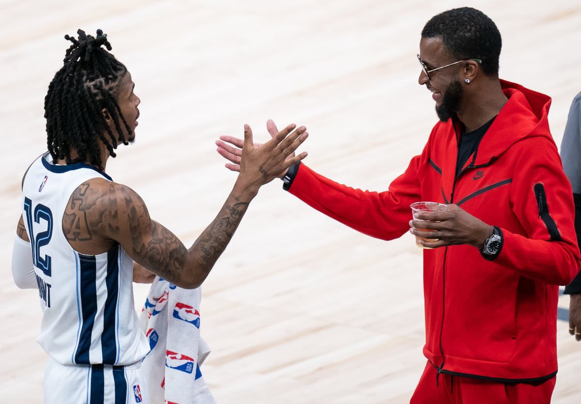 PranavSriraman's tweet photo. Hating on Ja Morant for being an active Twitter user just like you and having fun on the court is so weird but hating on his dad for just vibing, watching his son play basketball, and respecting other NBA greats is even weirder. Sports fans just want something to be mad about 😭 https://t.co/7Pmes2MPCo