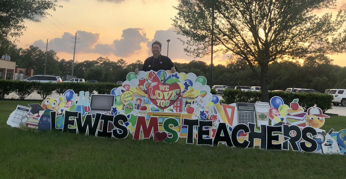 txtomster's tweet photo. ⁦@LewisMS_AISD⁩ loving the love! https://t.co/6dG2EBN2pp