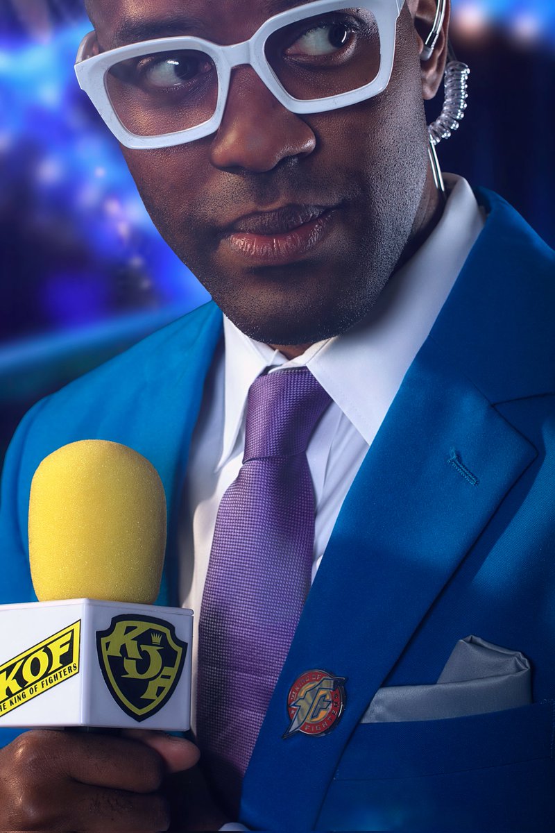 Whodigiya's tweet photo. I'm just excited to be here... alive... while the stadium gets warped to an alternate plane of existence! Clemence Bellamy! ON THE SCENE~!

Suit: @OppoSuits
Mic Flag Stickers: @fabrimancer
Lapel Pin: @Fangamer
📸 @AdamSamaze

#cosplay #KOF #SNK
#コスプレ #コスプレイヤー https://t.co/HQ4JmqSjuQ