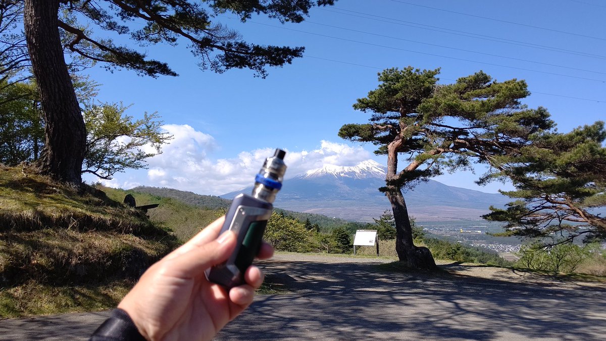 VAPE_S336S336's tweet photo. 犬の散歩でハンチェ。
全国の自治体は写真家に看板の位置を聞いてから設置するべき。

#ハンチェ
#田舎の景色案内板が邪魔だよ問題 https://t.co/XEtFXTLKrX