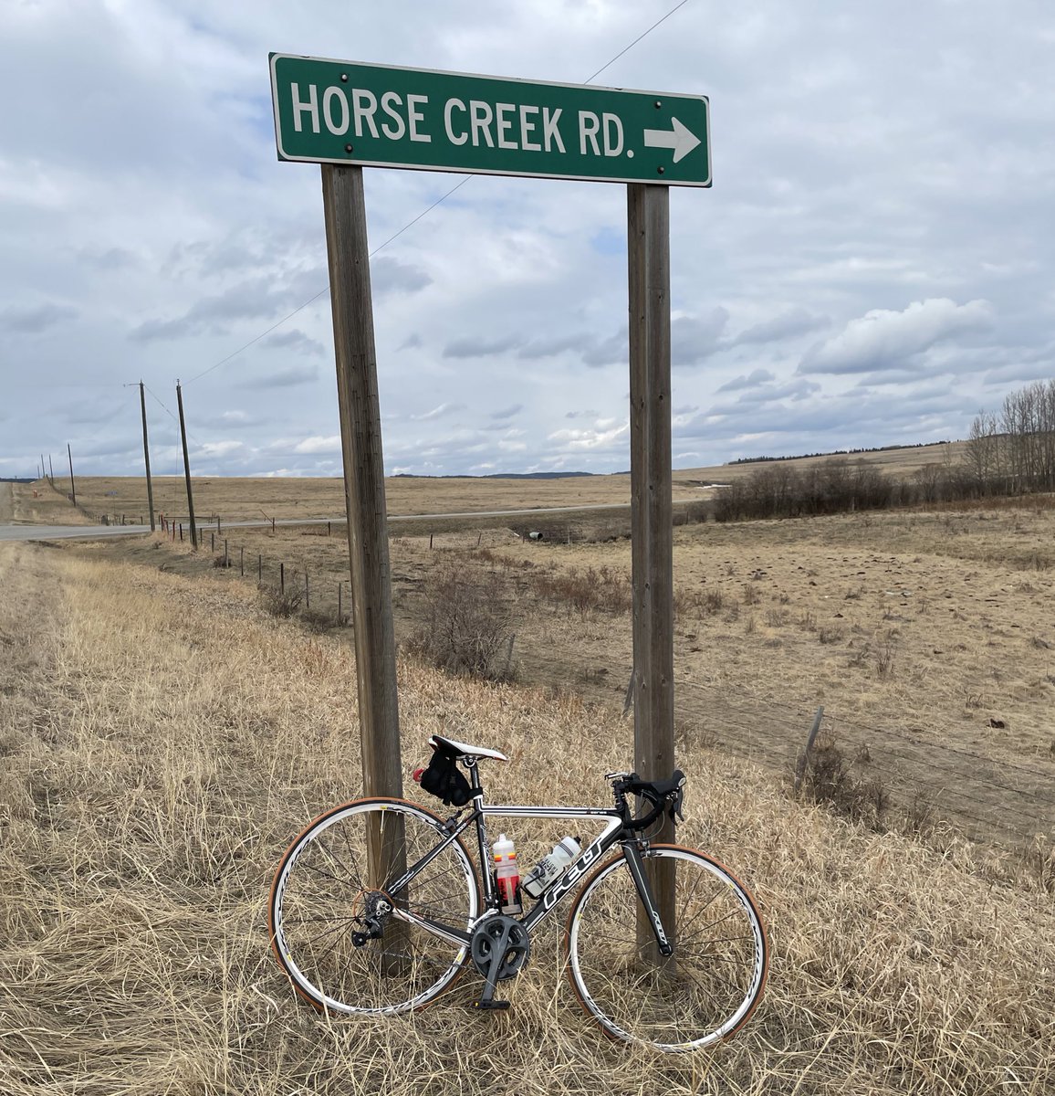 tcthorogood's tweet photo. Alberta’s foothills are something special ✨ #Alberta #CycleAlberta @FeltBicycles https://t.co/kd5mYHvw6m