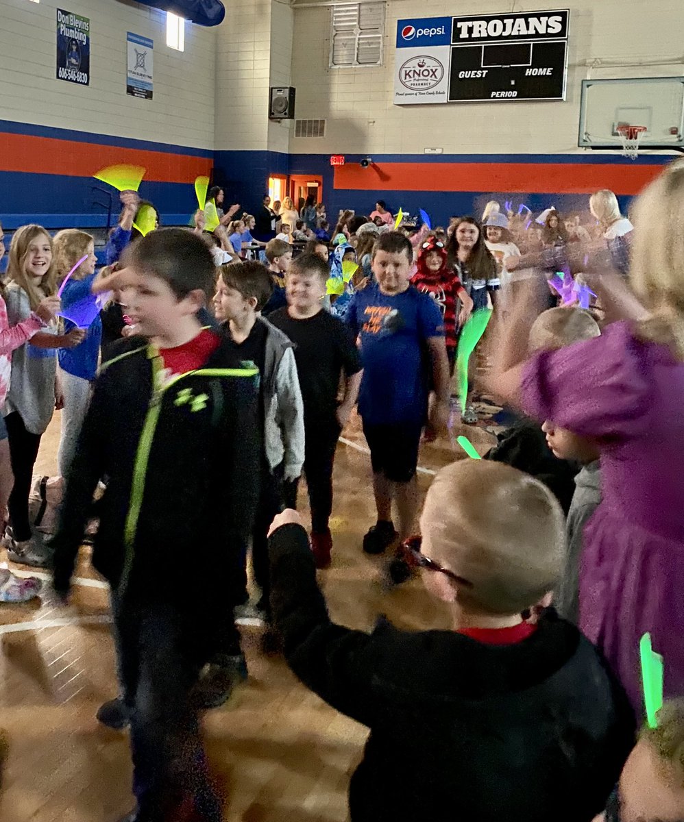 layliteracy1's tweet photo. Lay primary students cheered on testing students ! Thanks KY Charge grant for all the great learning experiences to help our students prepare for State testing !! #kycharge #kedc https://t.co/1uT5lzEHfz