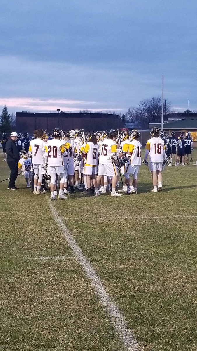 Raiders need a big 4th quarter as they're down 7-5. Tight goal tending by both teams tonight.  Let's go Raiders!!