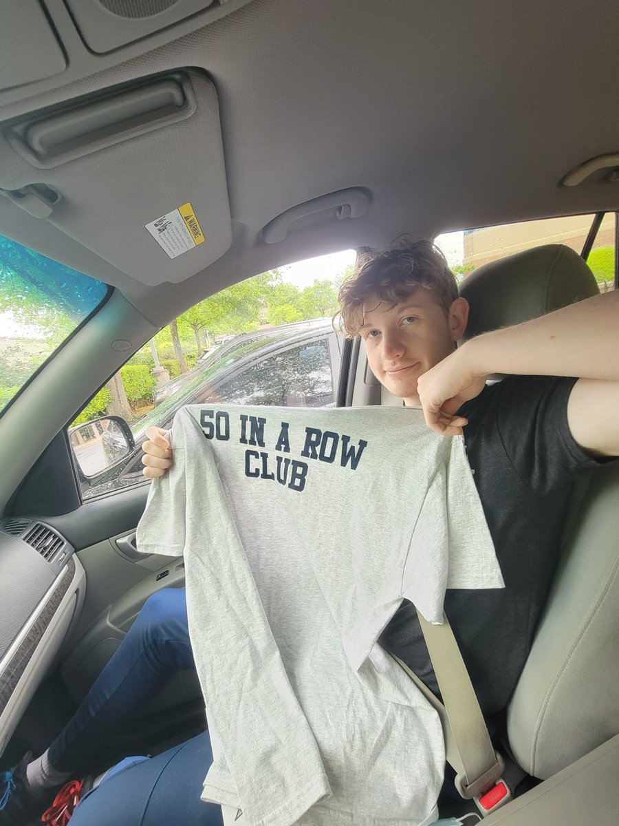 __mill32's tweet image. It was 66, but they don't have a shirt for that. 😉#freethrows #50inarowclub #nextstop100