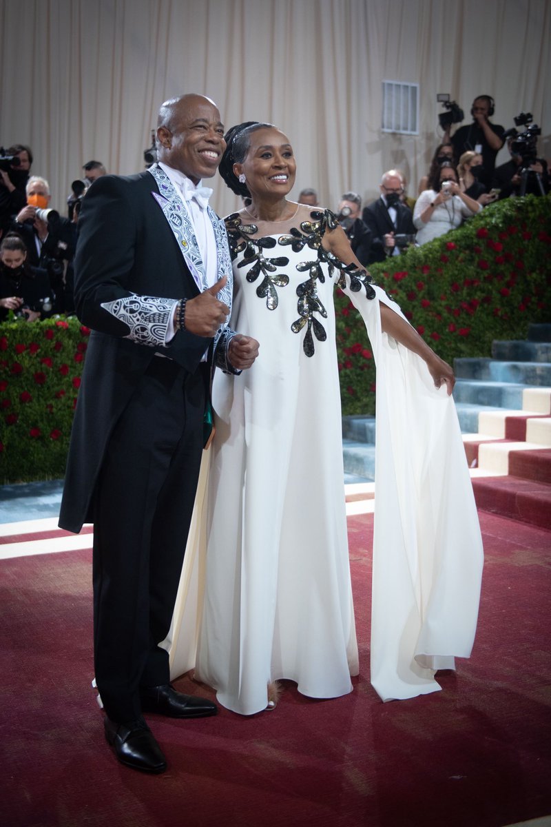 MarieJHandy's tweet photo. #EricAdams maire de New York et Madame #Waoooo #MetGala2022 https://t.co/K5iOEGIcgI