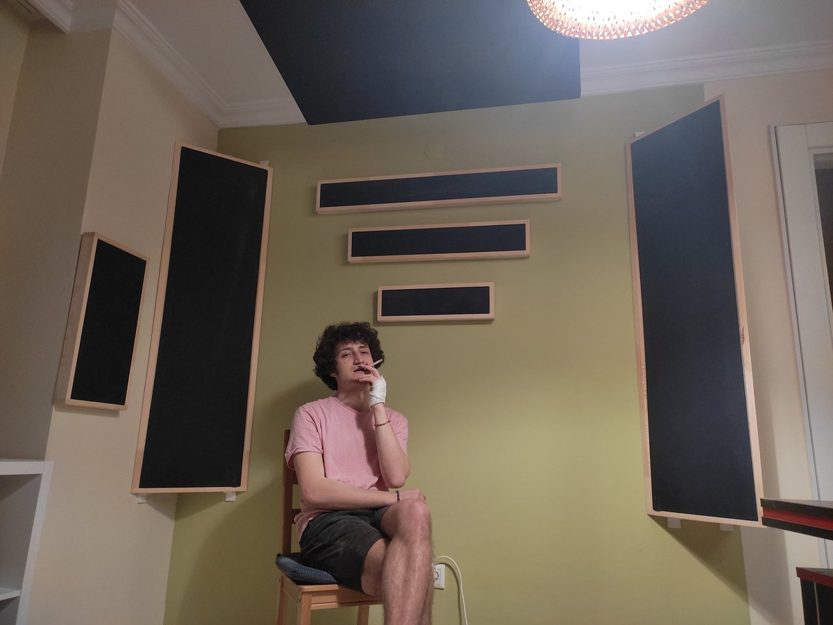 newx_forms's tweet photo. Aand we did some more #homestudio #indiedev #acoustic https://t.co/4ipHiarRG4