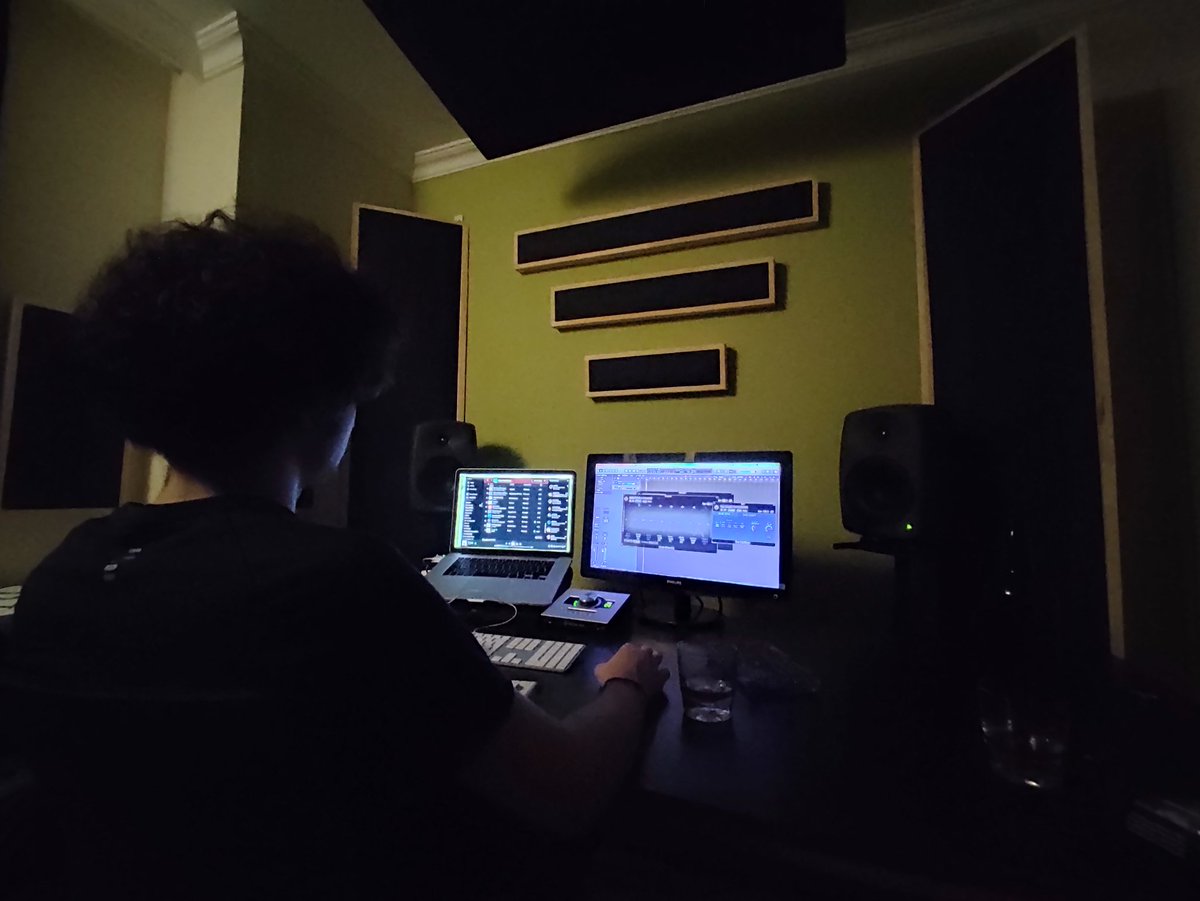 newx_forms's tweet photo. Aand we did some more #homestudio #indiedev #acoustic https://t.co/4ipHiarRG4