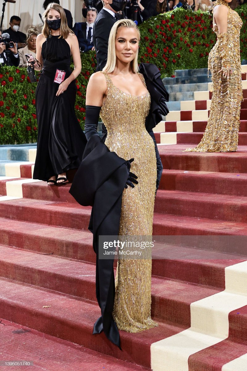 infokardash's tweet photo. MARAVILHOSA! primeira vez de Khloé Kardashian no #MetGala https://t.co/JM8s1XCeNs