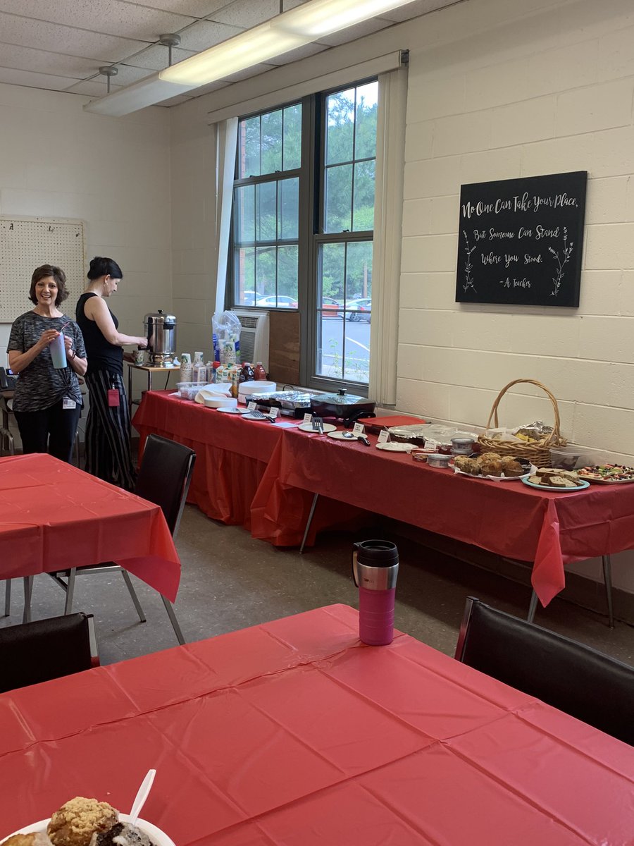 rnigro1207's tweet photo. Celebrating Principal’s Day with a nice breakfast #principalappreciationday @cfzimmerman @wedgwoodwtps @SuperintendWTPS https://t.co/if8cgWuAfV