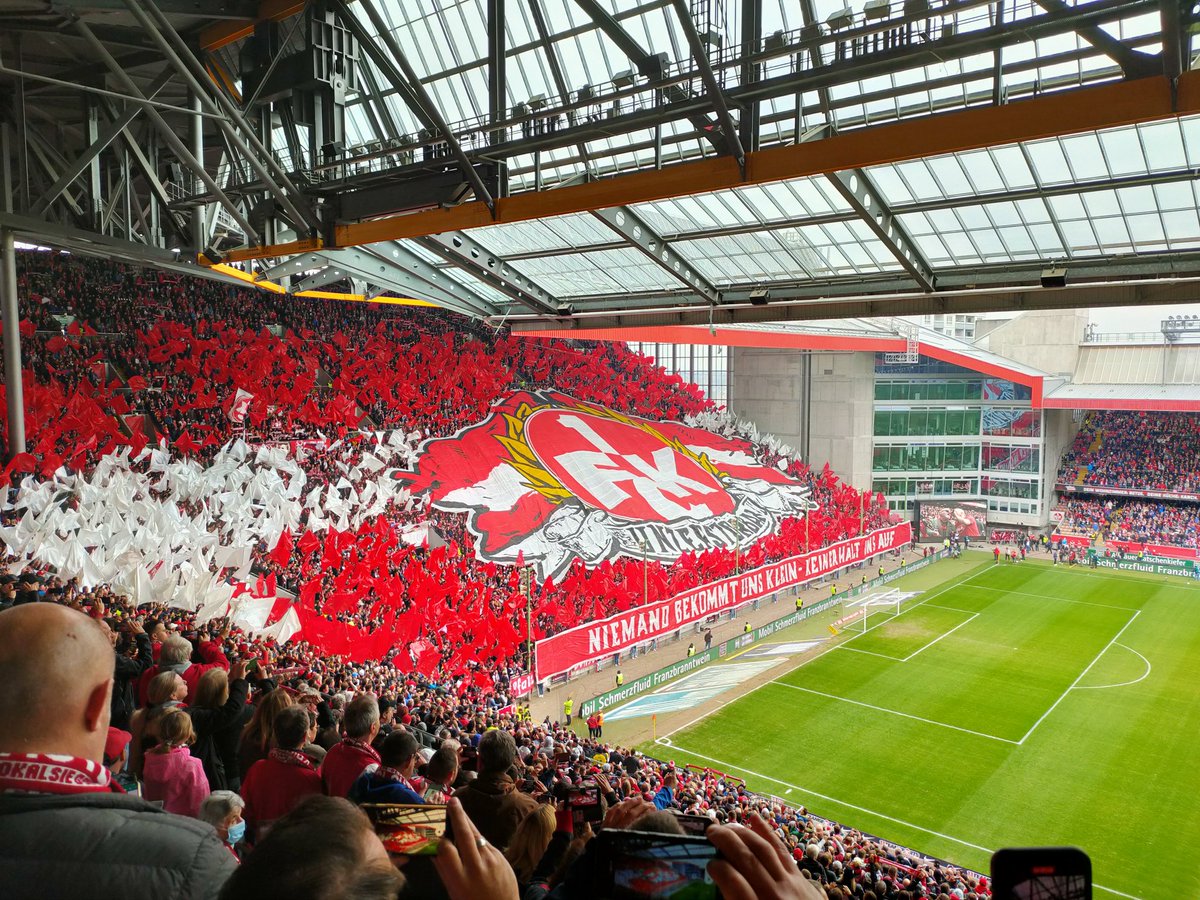 jelmerbosscher's tweet photo. Afgelopen weekend naar 1. FC Kaiserslautern - BVB II geweest. Na een bezoek in 2018 de club intensief blijven volgen, want wat een club is dit! Helaas verloren waardoor directe promotie naar de 2. Bundesliga schier onmogelijk is geworden, dan maar via de nacompetitie!

#Betze https://t.co/ZCyAN4ydhd