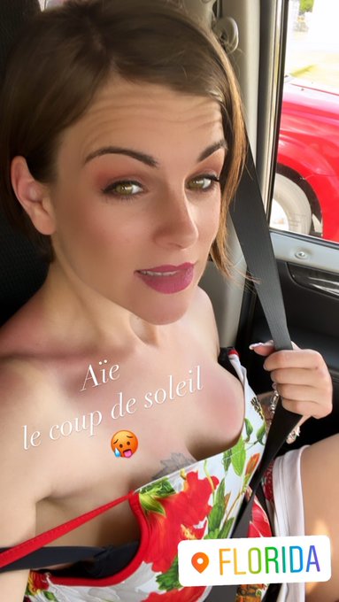 A&iuml;e le coup de soleil   Bisous mes lapins de la Floride  Malgr&eacute; un peu de vacances mon Mym ne s&rsquo;arr&ecirc;te<a href="/tag/news"class="tags"><span>#news</span></a><a href="/tag/poolparty"class="tags"><span>#poolparty</span></a>