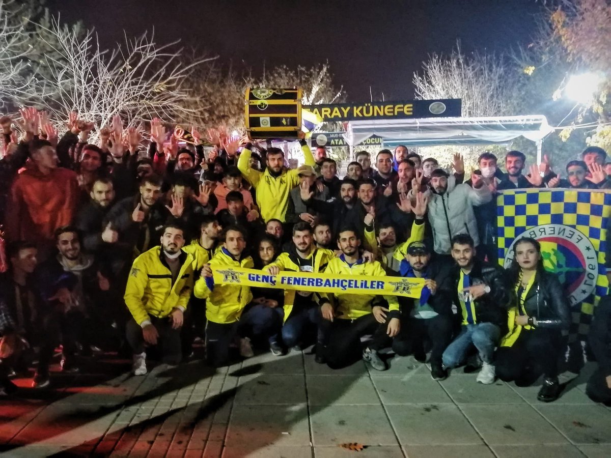 MUSGFB49's tweet photo. "Bizler bir ismin parçalarıyız, büyük Fenerbahçe" #Efsane115Yaşında https://t.co/eEpjgxqvOw