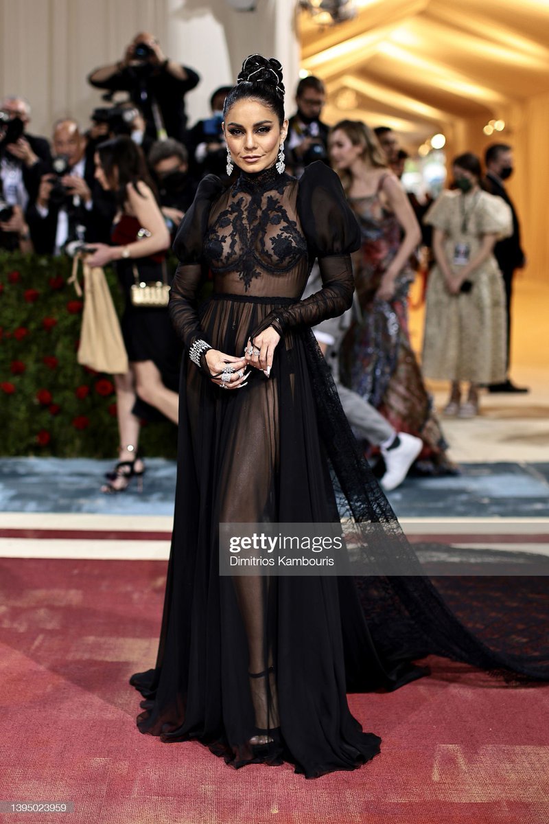 ewansrhider's tweet image. VANESSA HUDGENS VOCÊ ESTA ESPETÁCULAR!!! PORRA QUE AMEI DEMAIS.
#MetGala2022 #MetGala