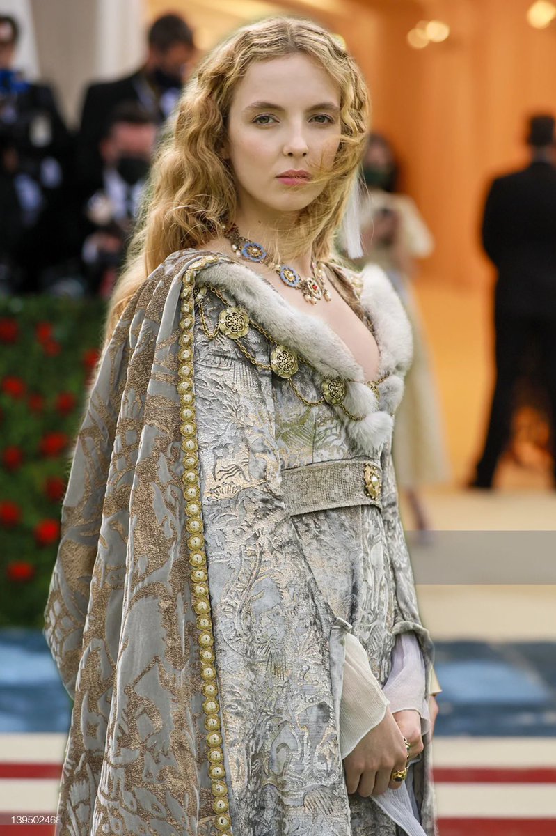 lexapphic's tweet photo. Jodie Comer attends The 2022 #MetGala #MetGala2022 https://t.co/7v8Hf4BcLJ