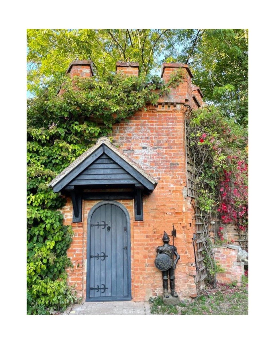 Rascal & Roses tweet media