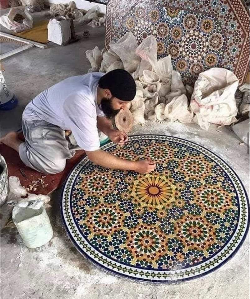 Zellije 👏🧡

Un hommage à tous les artisans et créateurs d'une telle beauté 👏🧡Moroccan🇲🇦🇲🇦❤