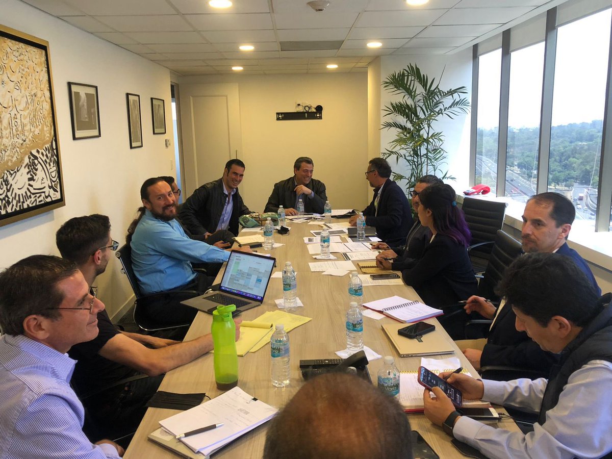 Javier_Hidalgo's tweet photo. Un gran lunes de  reunión con el diputado @MiguelTorrucoG y con el presidente del Consejo Mundial de Box @wbcboxing Mauricio Sulaimán.
Trabajando en equipo haremos de la #ClaseMasivaDeBox un evento inigualable 
Este 18 de junio, ¡vamos por el récord! https://t.co/kEODavCqhV