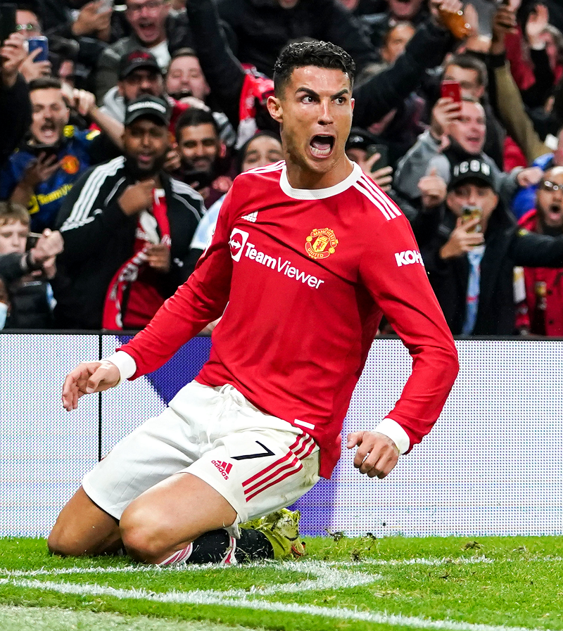 LMDFoot_'s tweet photo. ✅ Meilleur buteur de United cette saison avec 24 buts
✅ 2ème meilleur buteur en Premier League avec 18 buts
✅ Meilleur buteur face aux équipes du top 5 avec 8 buts
✅ 9 buts lors de ses 7 derniers matchs
✅ Auteur de 9 des 11 derniers buts de MU

Pas mal pour un joueur fini 💪 https://t.co/KrHb7lJ0Jb