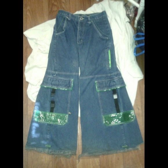 blobitech's tweet photo. The day these pants come back is when society finally heals
#phatpants #rave https://t.co/1Ef92BAcfd