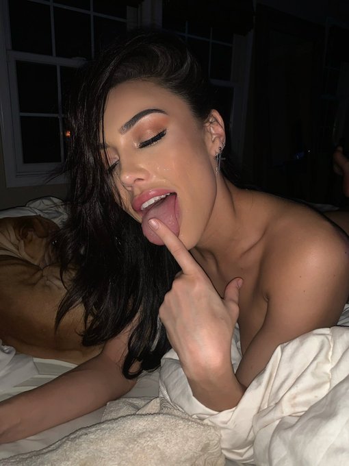 Daily reminder to eat more pineapple😉 https://t.co/FIs5DZbcQH