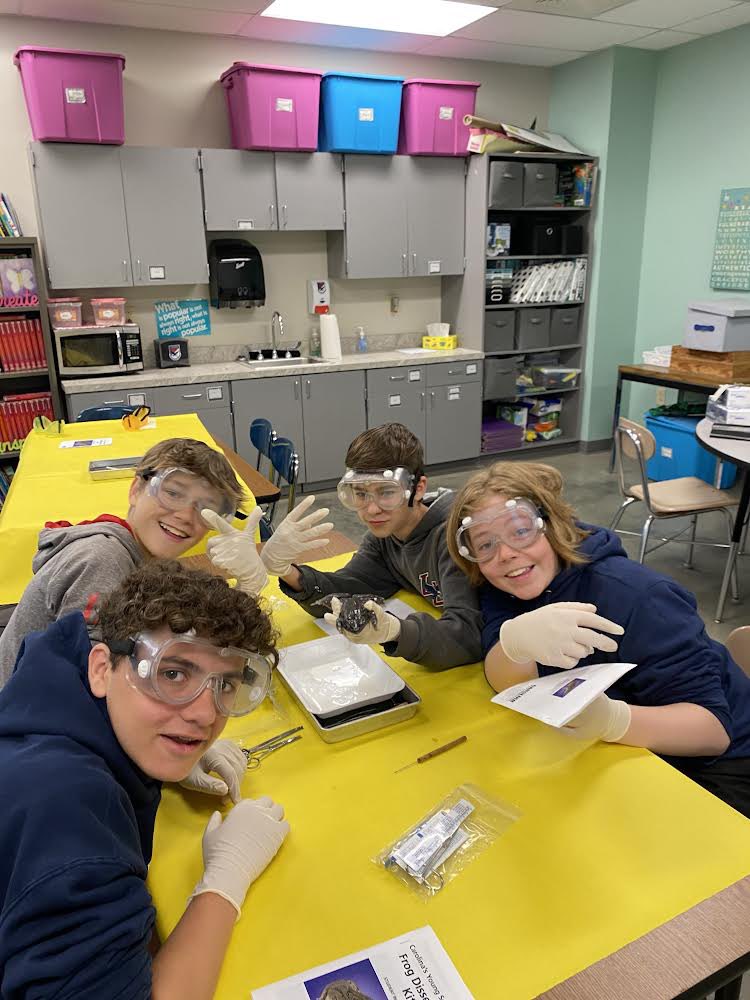 lcs_denver's tweet photo. Middle school science students had the chance to dissect frogs while learning about body systems in science class!
#lcsSTEM https://t.co/GlE2tTGUb8