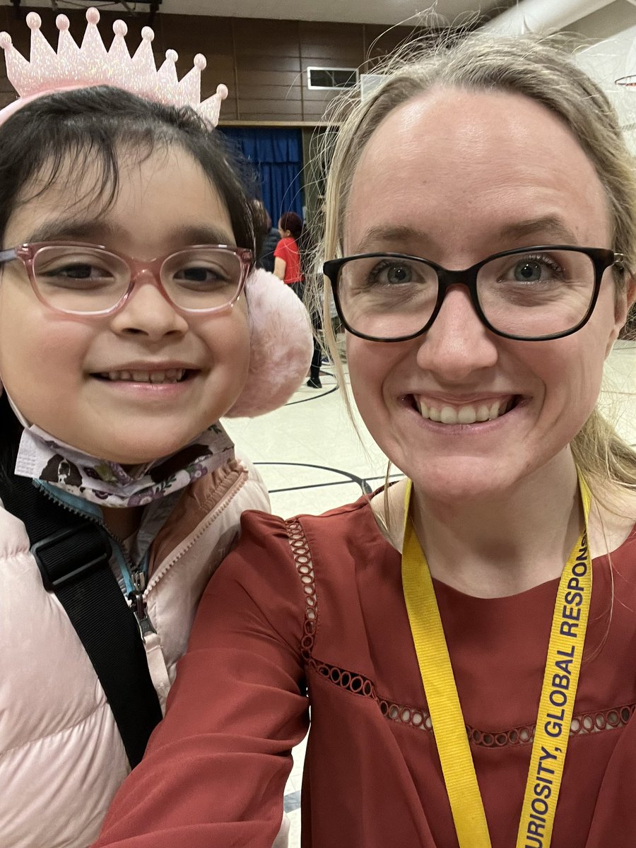 BriannaHeidema's tweet photo. A few pictures from literacy night at Komensky from last week. I am so glad my students have parents that brought their children to learn more about reading and get some new books #importanceofreading #komenskylionpride #d100inspires @KomenskyLions https://t.co/86vC8pdvUq
