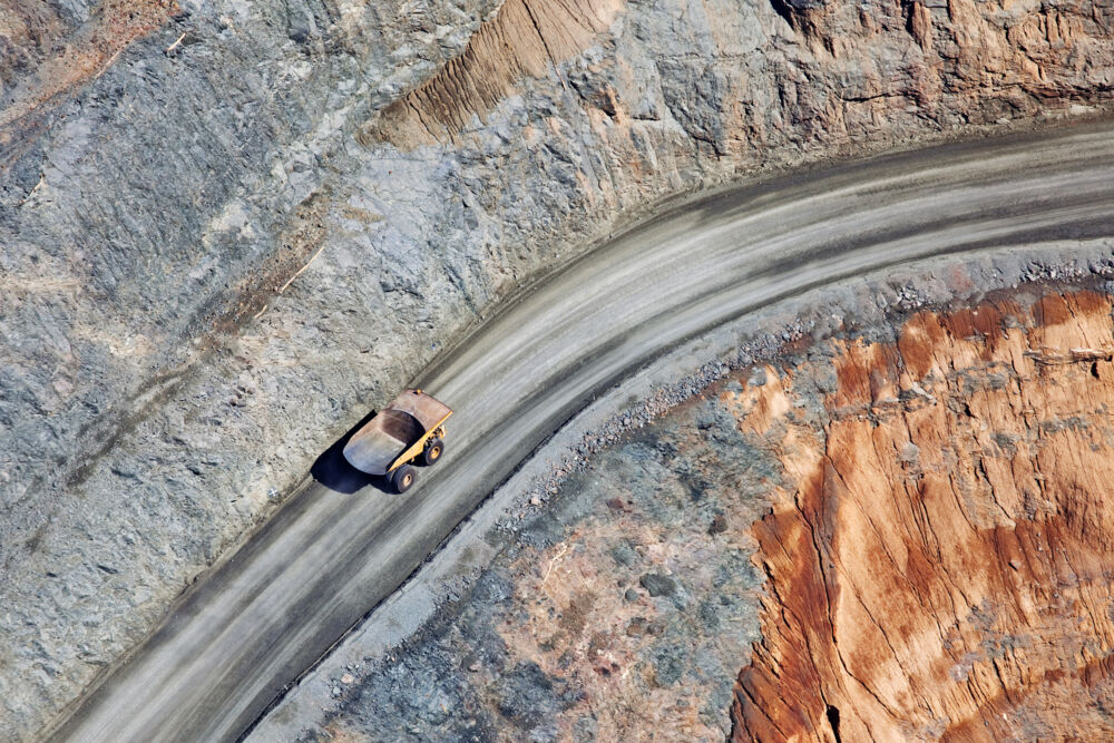 Steelmaker SDI says to halt Russian #pigiron imports after May cargo | okt.to/vdfYLi