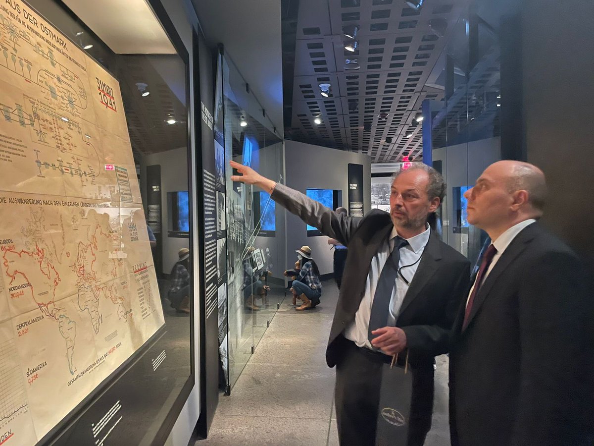 Anar_Karim's tweet photo. Very good exchange with Chair of @HolocaustMuseum Amb Eisenstatt  on #Azerbaijan’s experience of peaceful coexistence and our joint efforts against #antisemitism. We are proud of hosting one of the oldest Jewish communities in the world. Impressed by visiting museum’s exhibitions https://t.co/7zxhXBuGqz