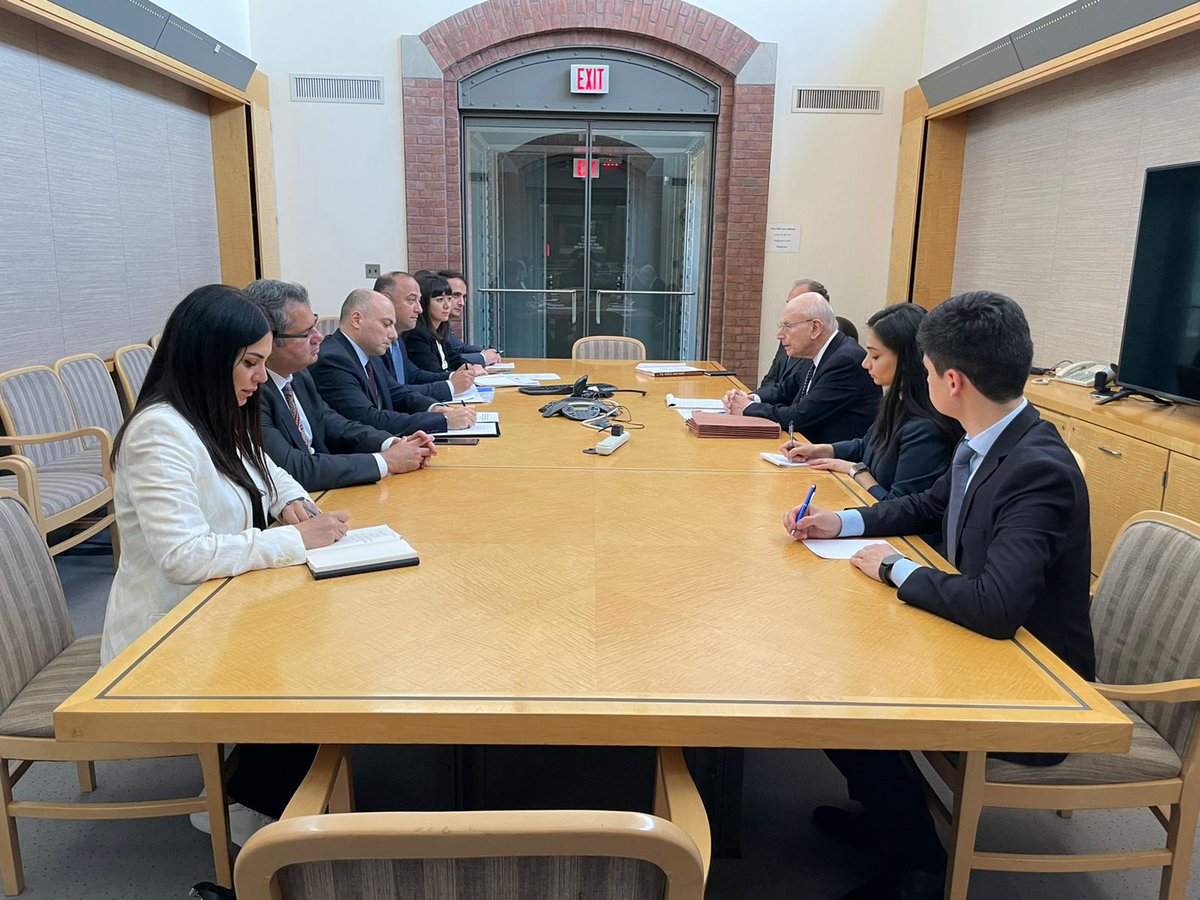 Anar_Karim's tweet photo. Very good exchange with Chair of @HolocaustMuseum Amb Eisenstatt  on #Azerbaijan’s experience of peaceful coexistence and our joint efforts against #antisemitism. We are proud of hosting one of the oldest Jewish communities in the world. Impressed by visiting museum’s exhibitions https://t.co/7zxhXBuGqz