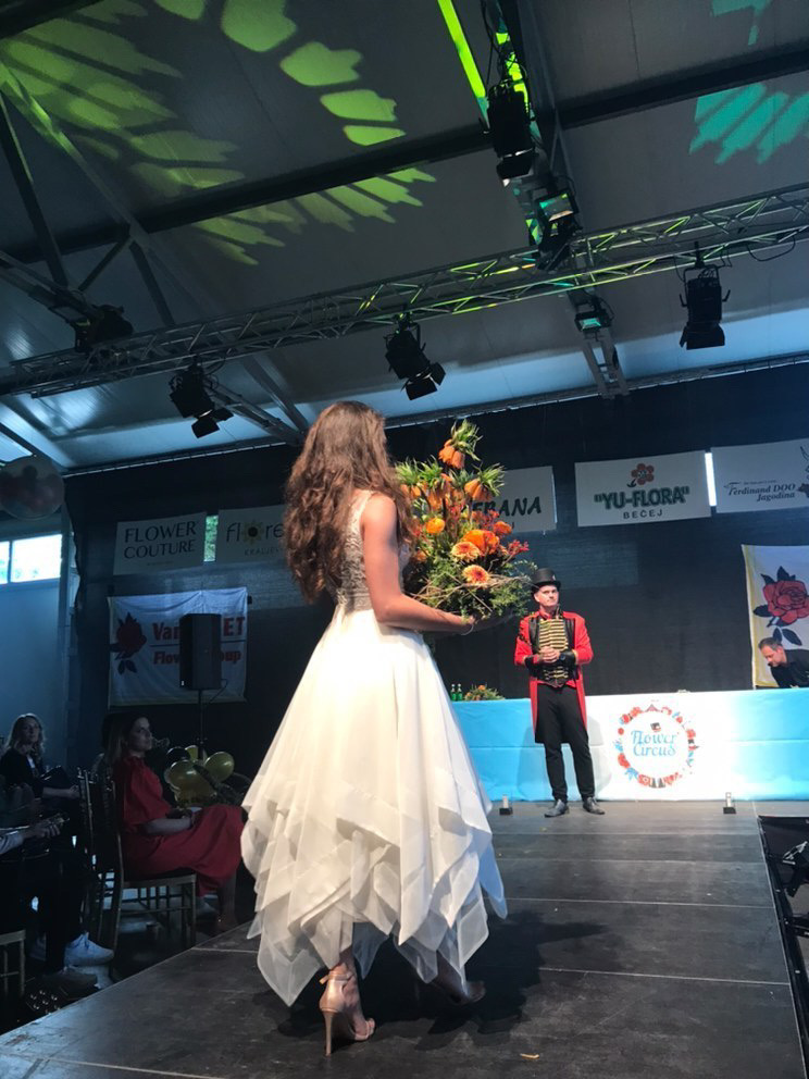 flowercircus_nl's tweet photo. Happy to share with you some highlights from last weekend and our #FlowerShow at #YuFlora in Serbia! Pascal Zijlmans created so many stunning designs that the head was spinning around!π
More photos - https://t.co/W5miUnDP5H https://t.co/cah1tHilx9