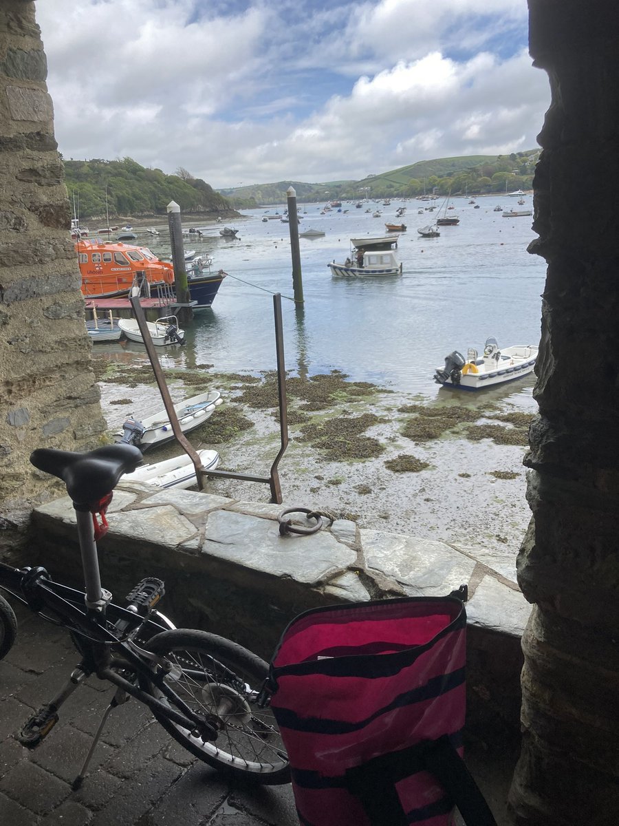 CoxonGeorge's tweet photo. It’s been forever since I did any sailing & today was a first in an actual race😱. Huge thanks for the invite @geoffreydcox In my mind we won by a coastal mile⛵️ #salcombe NB the photo in a #devonyawl but not us in it 😁 https://t.co/91kAzSoeHj