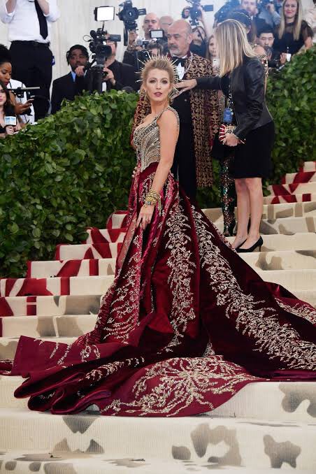 americasingerts's tweet photo. você é uma máquina de acertar blake lively #MetGala https://t.co/gGwpYk0aOR