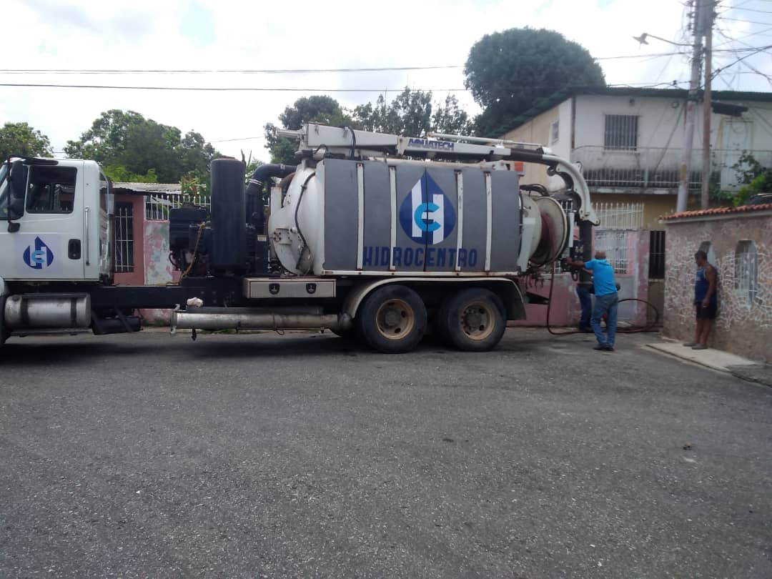 Hidrocentro2011's tweet photo. #Cojedes🛠️|| Siguiendo instrucciones del Ministro G/D @RMarcoTorres #Hidrocentro ejecutó mantenimiento a 7 tramos colectores del sector #BancoObrero del municipio #Tinaquillo beneficiando a más de 1200 habitantes
@min_aguaofic @LeonelRuiz1 https://t.co/t3tvF3JKNv