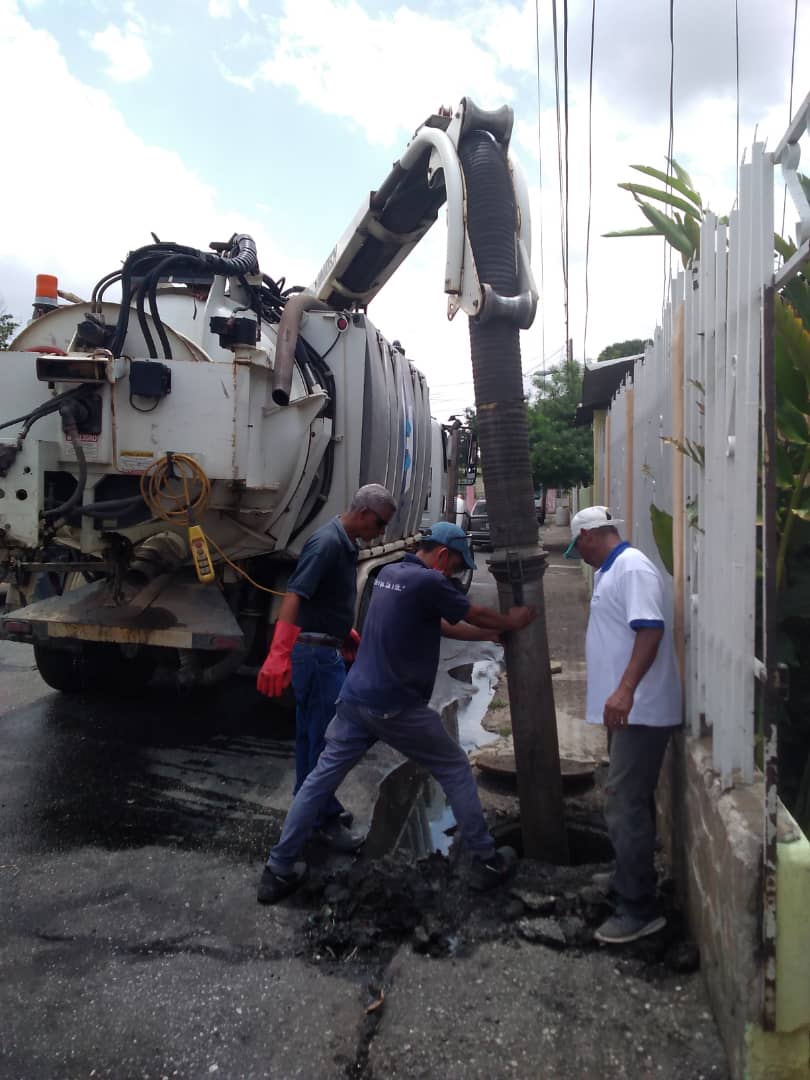 Hidrocentro2011's tweet photo. #Cojedes🛠️|| Siguiendo instrucciones del Ministro G/D @RMarcoTorres #Hidrocentro ejecutó mantenimiento a 7 tramos colectores del sector #BancoObrero del municipio #Tinaquillo beneficiando a más de 1200 habitantes
@min_aguaofic @LeonelRuiz1 https://t.co/t3tvF3JKNv