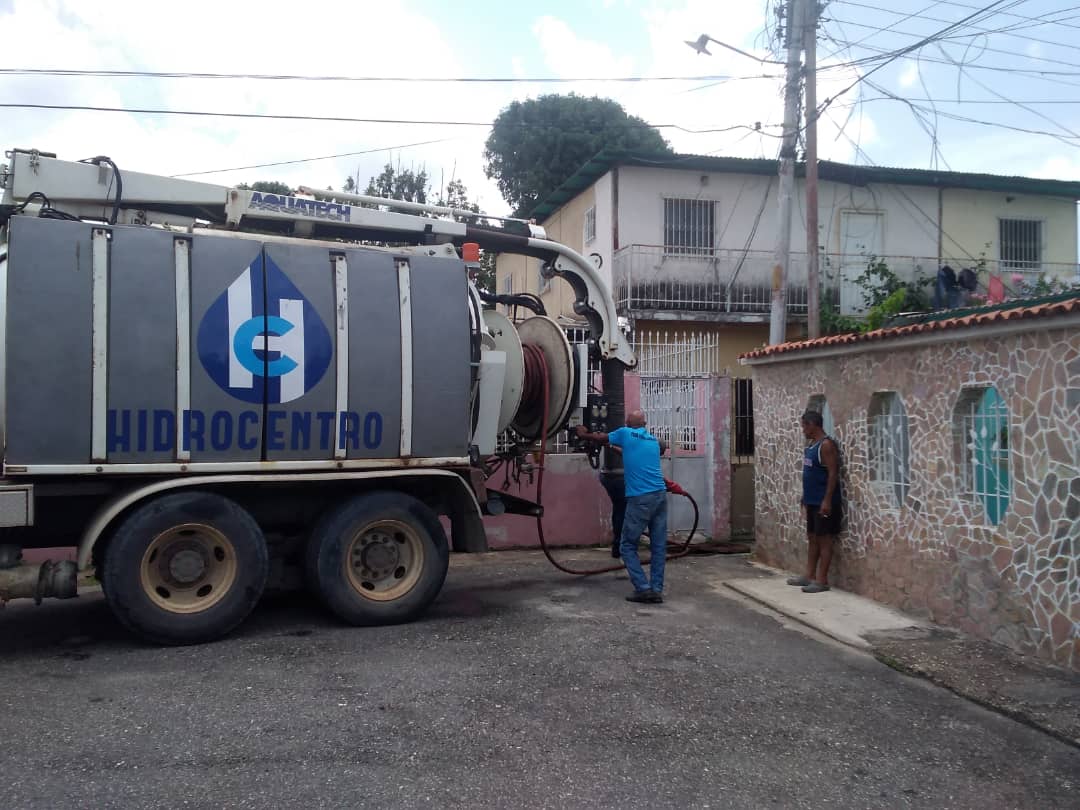 Hidrocentro2011's tweet photo. #Cojedes🛠️|| Siguiendo instrucciones del Ministro G/D @RMarcoTorres #Hidrocentro ejecutó mantenimiento a 7 tramos colectores del sector #BancoObrero del municipio #Tinaquillo beneficiando a más de 1200 habitantes
@min_aguaofic @LeonelRuiz1 https://t.co/t3tvF3JKNv