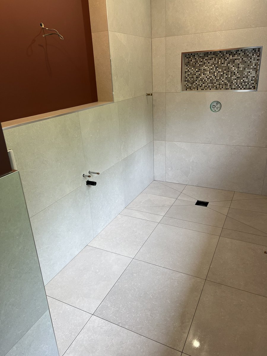 Loving the grout 3000 at the minute. <a href="/tilemasteradhes/">Tilemaster Adhesives</a>  <a href="/StonehausInfo/">Stonehaus Bathrooms</a> <a href="/KerakollUK/">Kerakoll UK</a> <a href="/Warmup_Plc/">Warmup UK</a>