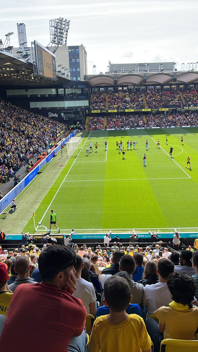 gt_design_'s tweet photo. WEEK-END DE RÊVE !

J’ai eu la chance ce week-end d’assister à Watford - Burnley au Vicarage Road Stadium ainsi qu’à West-Ham - Arsenal au London Stadium.

Merci @MoussaSissoko 💛 https://t.co/YXVytueAkV