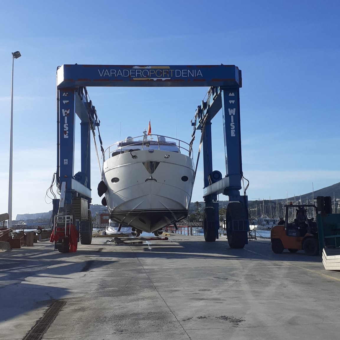 PortDenia's tweet photo. Welcome to our #shipyard 25m M/Y Char! #denia #yachts #superyachts #refit #service #denia https://t.co/bkVMVr7ikw https://t.co/cFmiJS6JQ3