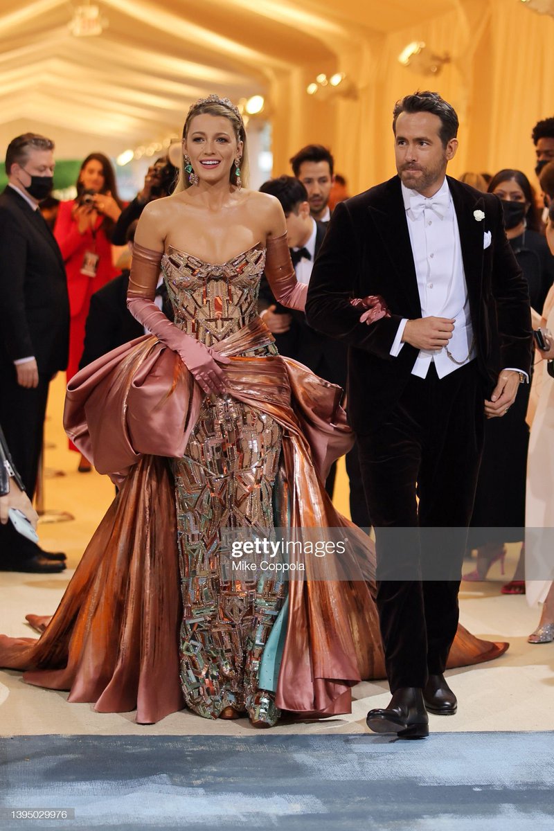 tmxlgn_'s tweet photo. The Serena van der Woodsen she is! 👑 #MetGala #MetGala2022 https://t.co/1Pzsd1rs8l