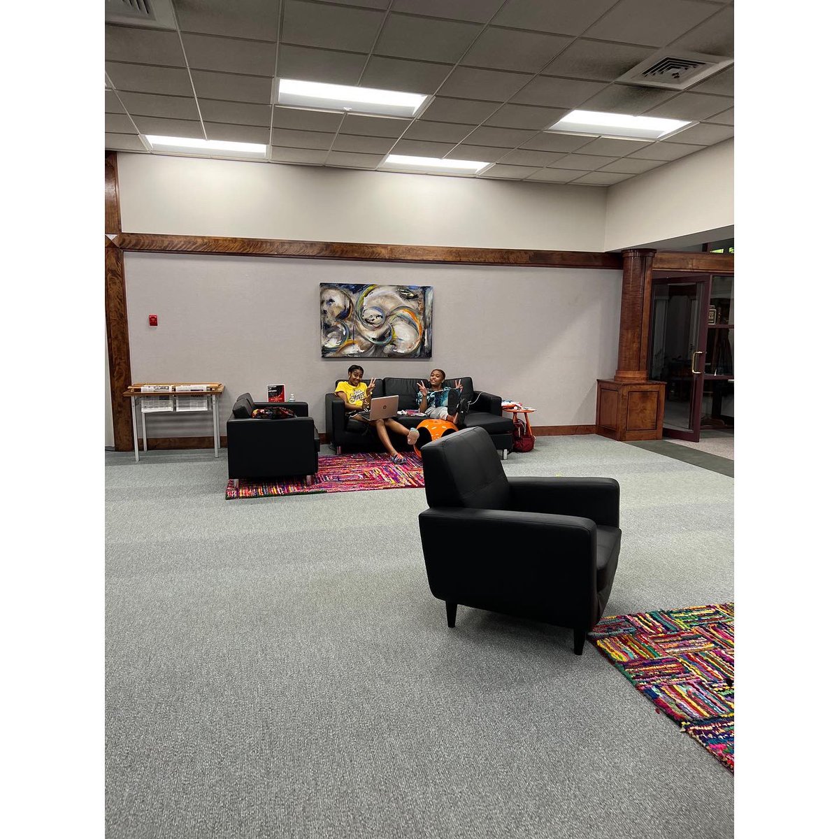 USCSumterVB's tweet photo. Some of your favorite teams are hard at work studying for their finals in the library! 📚 https://t.co/nWTyMhiHY0
