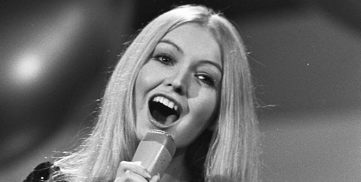 HAPPY 72nd BIRTHDAY: Mary Hopkin, Welsh
singer-songwriter (b.1950)  