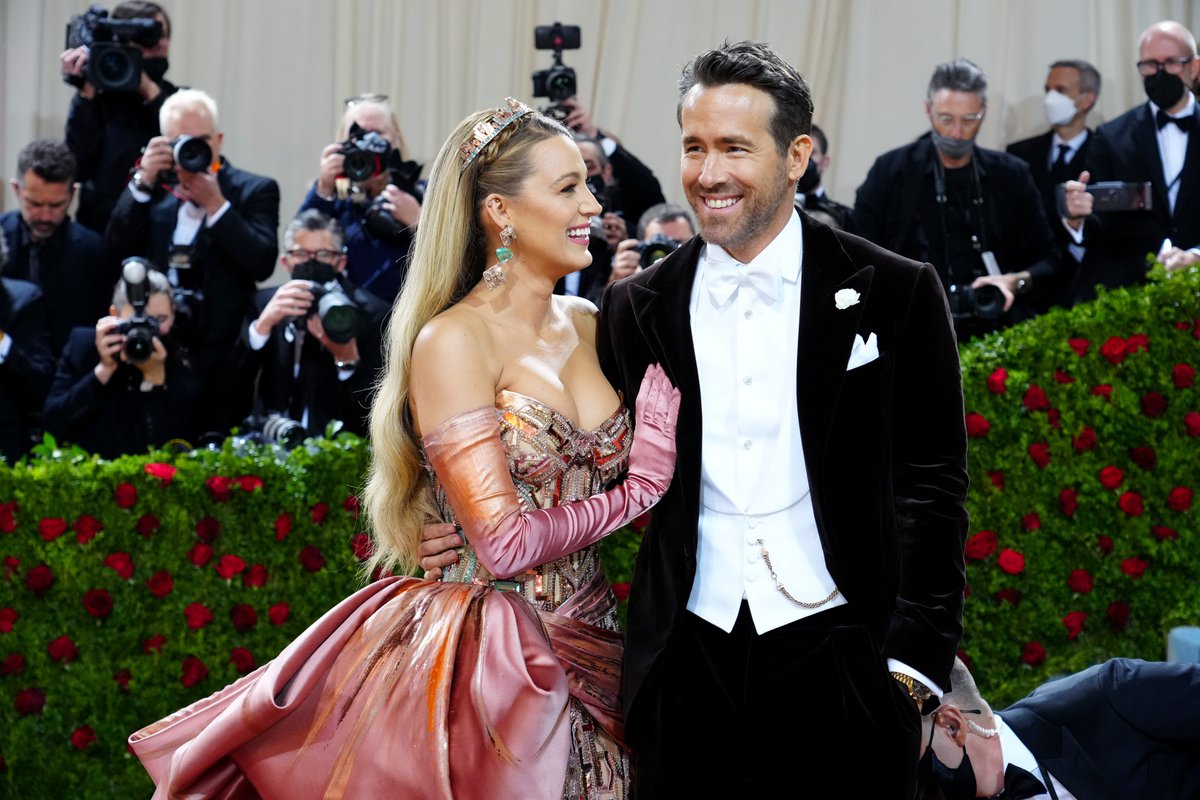 enews's tweet photo. Hey Blake Lively and Ryan Reynolds, you dropped this 👑. #MetGala https://t.co/wqi7Gevd5B