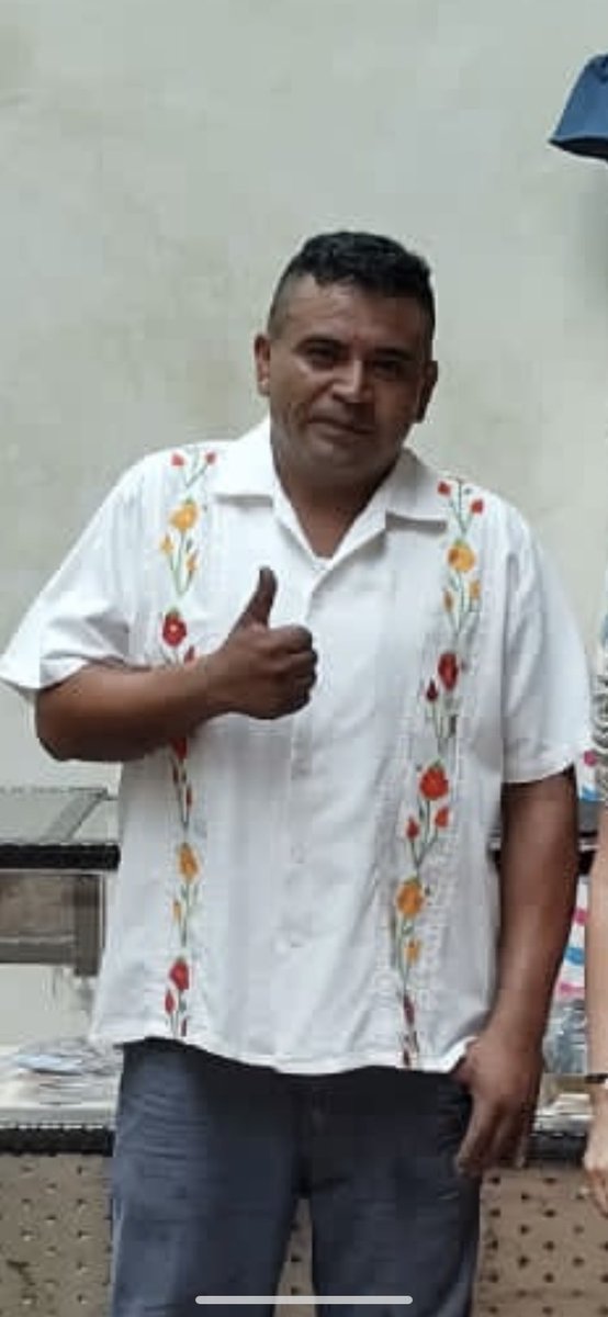 fabi_artetextil's tweet photo. Hoy tuvimos el gusto de que nos visitara Francisco Islas, mejor conocido como “#PIPEROMAN”! A quien tuvimos el gusto de obsequiar una hermosa camisa bordada !
Ojalá existan muchos héroes de carne y hueso! Bendiciones a los incógnitos que hacen buenas acciones! (y no es feo😉) https://t.co/5s2UDcXN7B