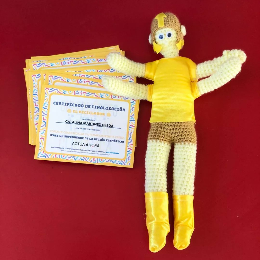 ComplejoEdu's tweet photo. Las salas de 4 años TM, en el marco de los Objetivos de Desarrollo Sustentables, abordaron durante abril la cuestión del Reciclaje. Han recibido sus respectivos certificados de manos del Superhéroe Reciclador
¡Genios nuestros peques!
#JardíndeInfantesNenelandya #ComplejoEducativo https://t.co/Xn3Op0bzRN