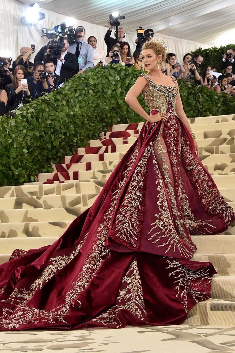 daltonienne's tweet photo. Mais?!?! Tous les ans Blake, Miss Serena là, elle est assortie au tapis?!?!?! CEST DU GÉNIE #MetGala2022 #MetGala https://t.co/FZTnAwtOQn