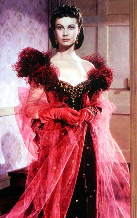 TonyaLJackson1's tweet photo. When #ScarlettOHara arrives at the #MetGala & sees only 2 people understood the assignment. #MetGala2022 #FiddleDeeDee #GoneWithTheWind #VivienLeigh @tcm 😒🤦🏻♀️ https://t.co/hIYrR5vgJJ